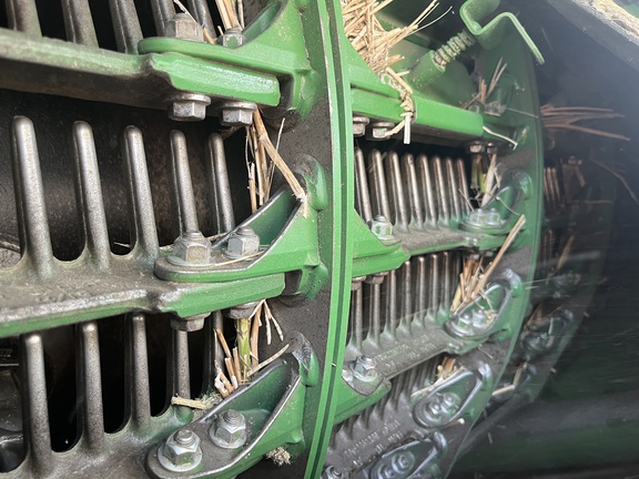 2015 John Deere S680 Combine