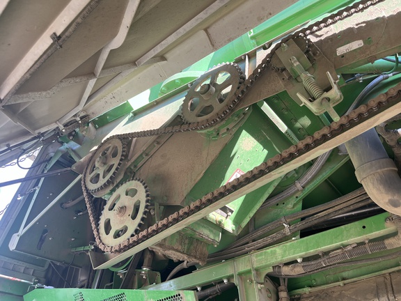 2015 John Deere S680 Combine