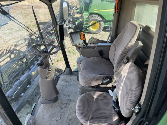 2015 John Deere S680 Combine