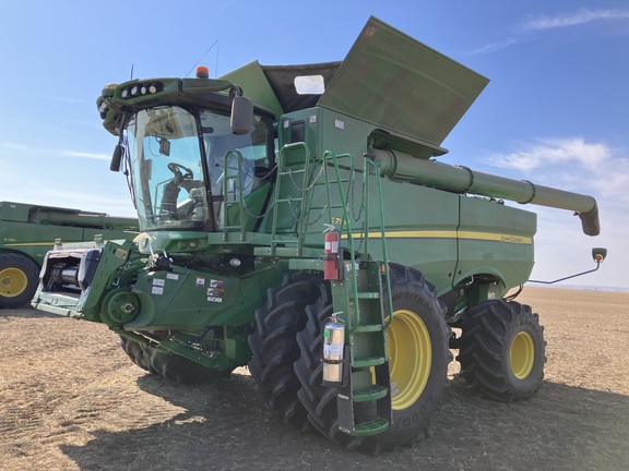 2020 John Deere S790 Combine