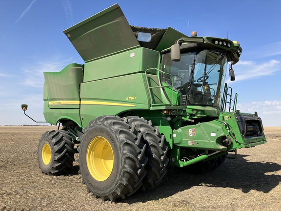 2020 John Deere S790 Combine
