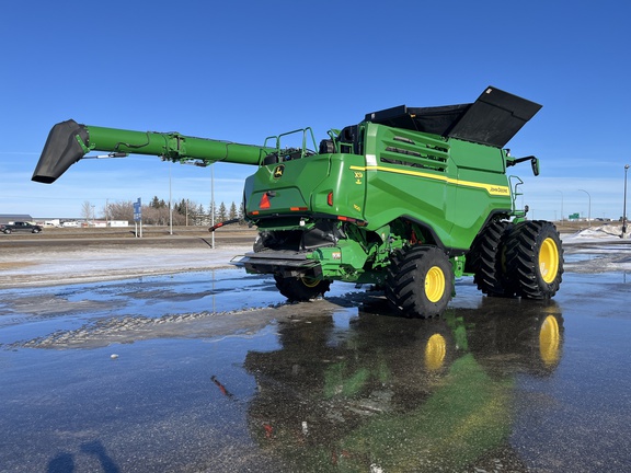 2023 John Deere X9 1100 Combine