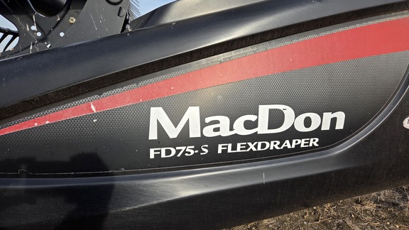 2014 MacDon FD75-40 Header Combine