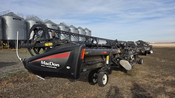 2014 MacDon FD75-40 Header Combine