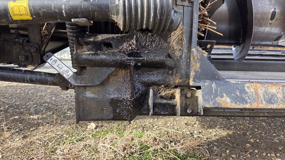 2014 MacDon FD75-40 Header Combine