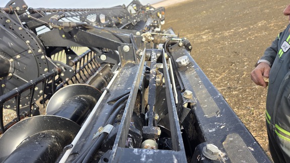2014 MacDon FD75-40 Header Combine