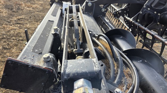 2014 MacDon FD75-40 Header Combine