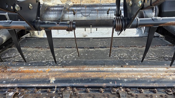 2014 MacDon FD75-40 Header Combine