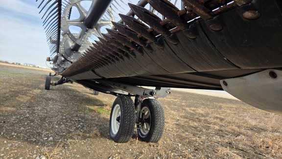 2014 MacDon FD75-40 Header Combine