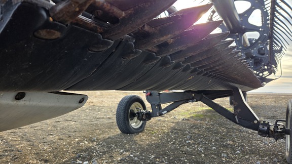 2014 MacDon FD75-40 Header Combine