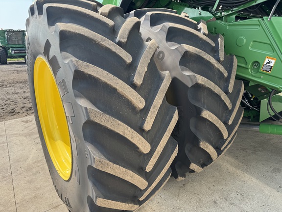 2023 John Deere X9 1100 Combine