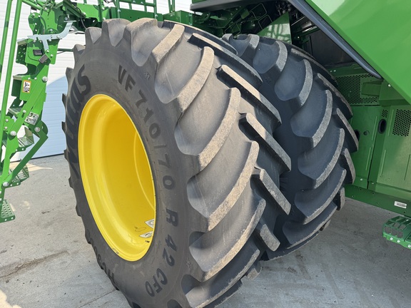2023 John Deere X9 1100 Combine