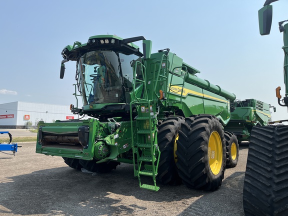2022 John Deere X9 1000 Combine