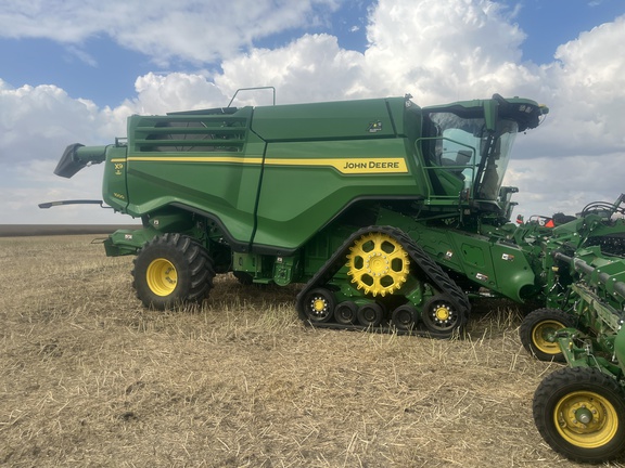 2022 John Deere X9 1000 Combine