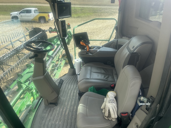 2022 John Deere X9 1000 Combine