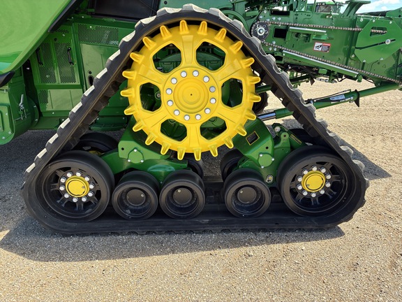 2022 John Deere X9 1000 Combine