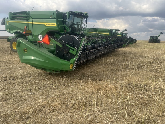2022 John Deere HD45F Header Combine