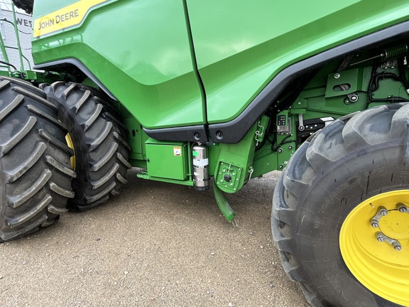 2024 John Deere X9 1000 Combine