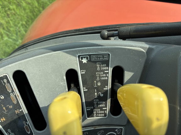 2020 Kubota M7-152 Tractor
