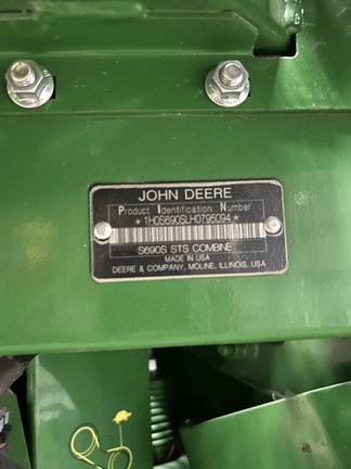 2017 John Deere S690 Combine