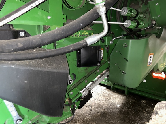 2017 John Deere S690 Combine