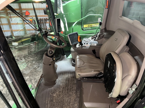 2017 John Deere S690 Combine