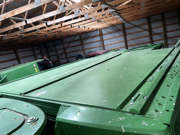 2017 John Deere S690 Combine