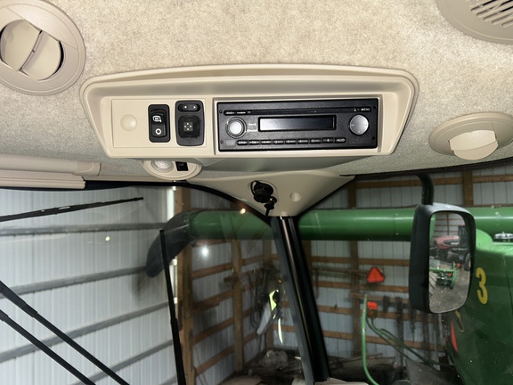 2017 John Deere S690 Combine