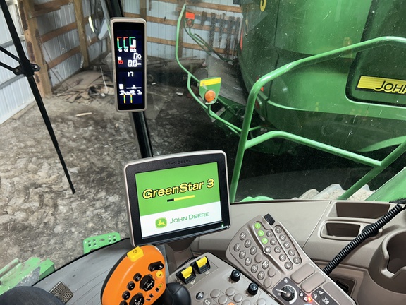 2017 John Deere S690 Combine