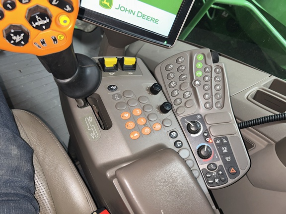 2017 John Deere S690 Combine