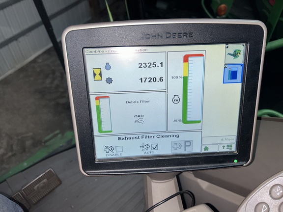 2017 John Deere S690 Combine