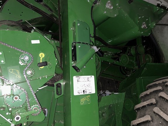 2017 John Deere S690 Combine