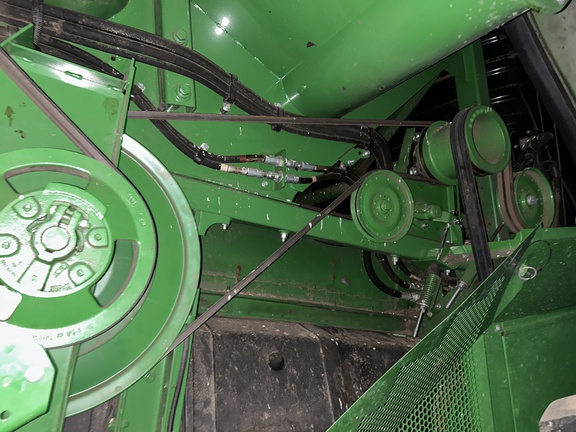2017 John Deere S690 Combine