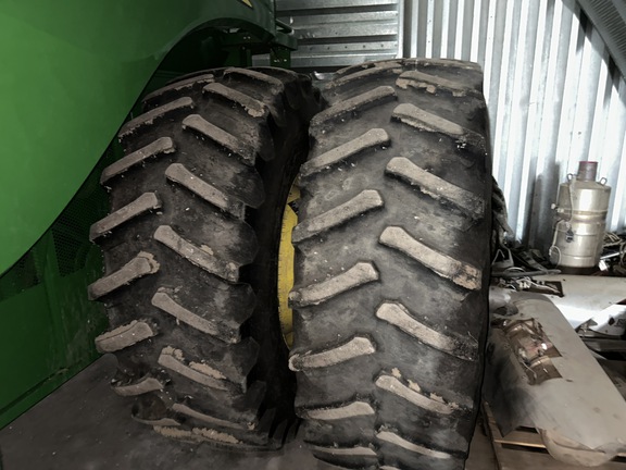 2017 John Deere S690 Combine