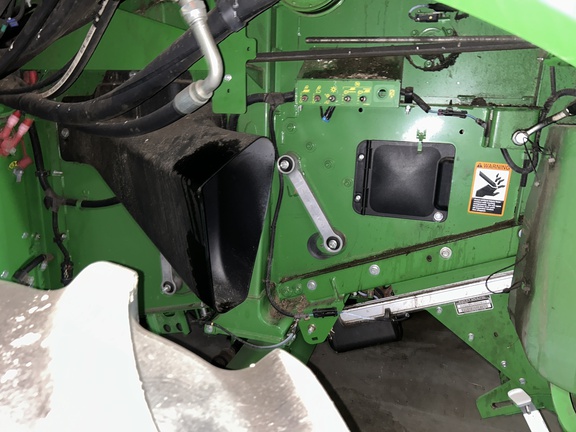 2017 John Deere S690 Combine