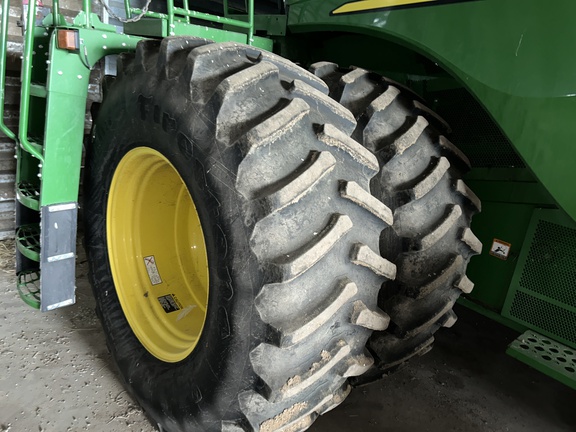 2017 John Deere S690 Combine