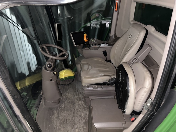 2017 John Deere S690 Combine