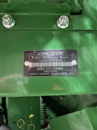 2017 John Deere S690 Combine