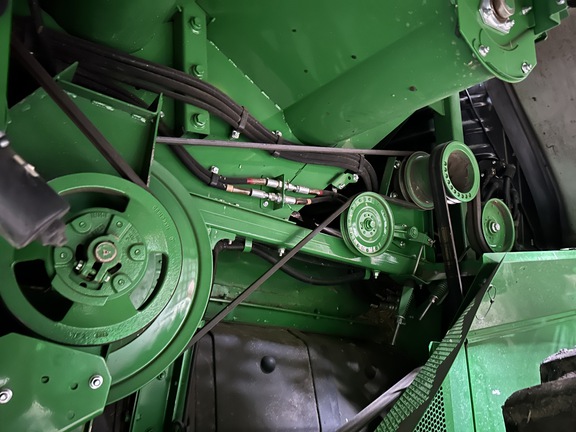 2017 John Deere S690 Combine