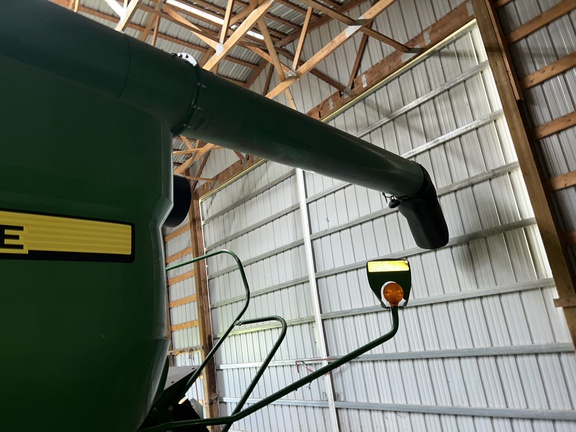 2017 John Deere S690 Combine