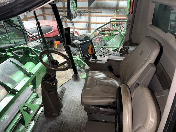 2017 John Deere S690 Combine