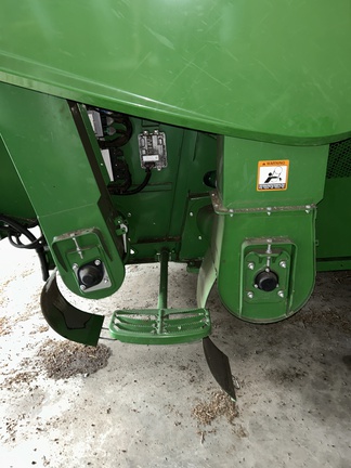 2017 John Deere S690 Combine