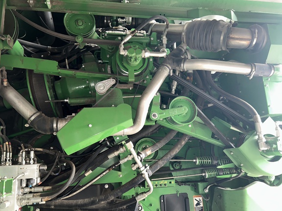 2017 John Deere S690 Combine