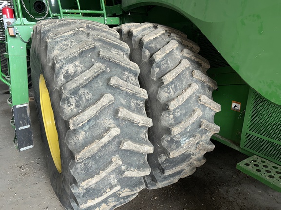2017 John Deere S690 Combine