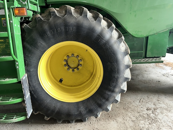 2017 John Deere S690 Combine
