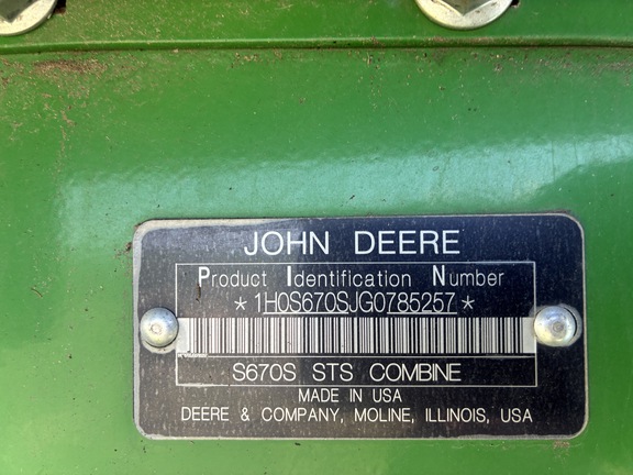 2016 John Deere S670 Combine