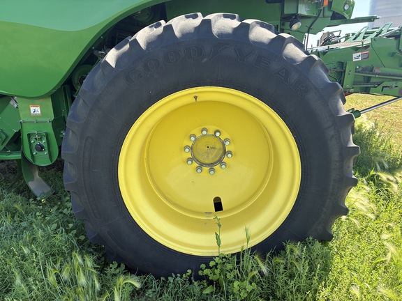 2016 John Deere S670 Combine