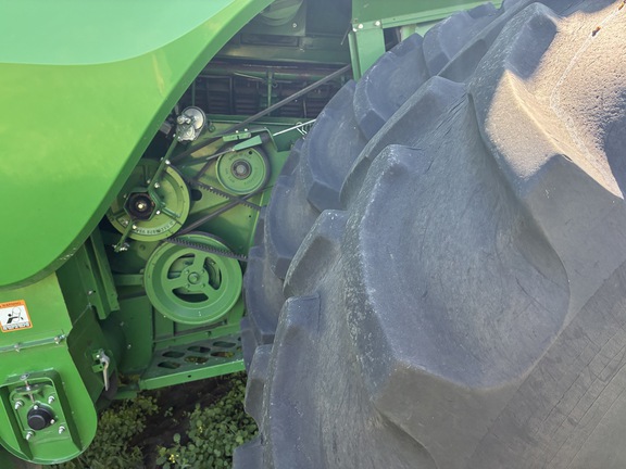2016 John Deere S670 Combine
