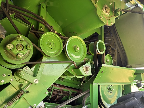 2016 John Deere S670 Combine