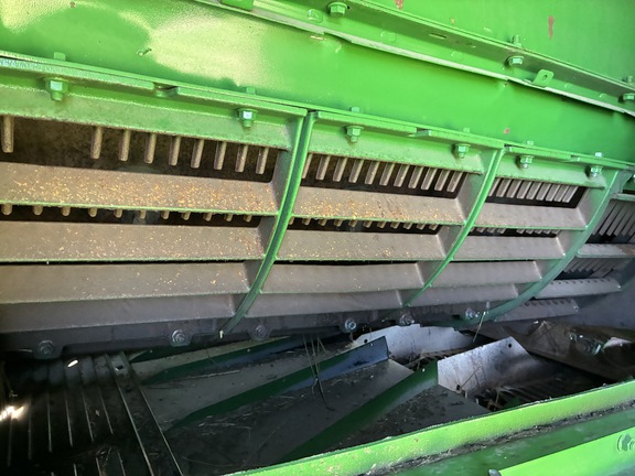 2016 John Deere S670 Combine